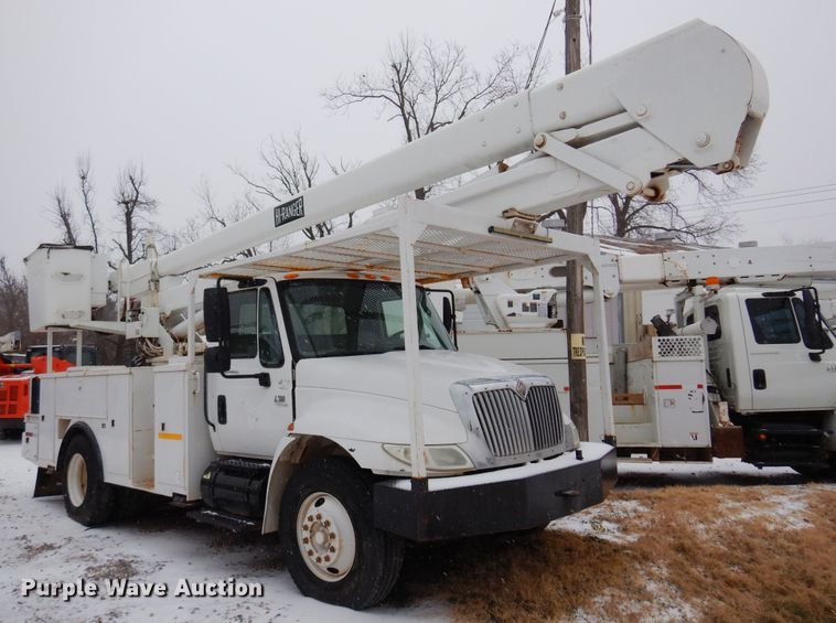 image for item DK4287 2006 International 4300  bucket truck