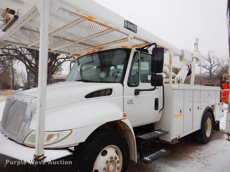 image for item DK4287 2006 International 4300  bucket truck