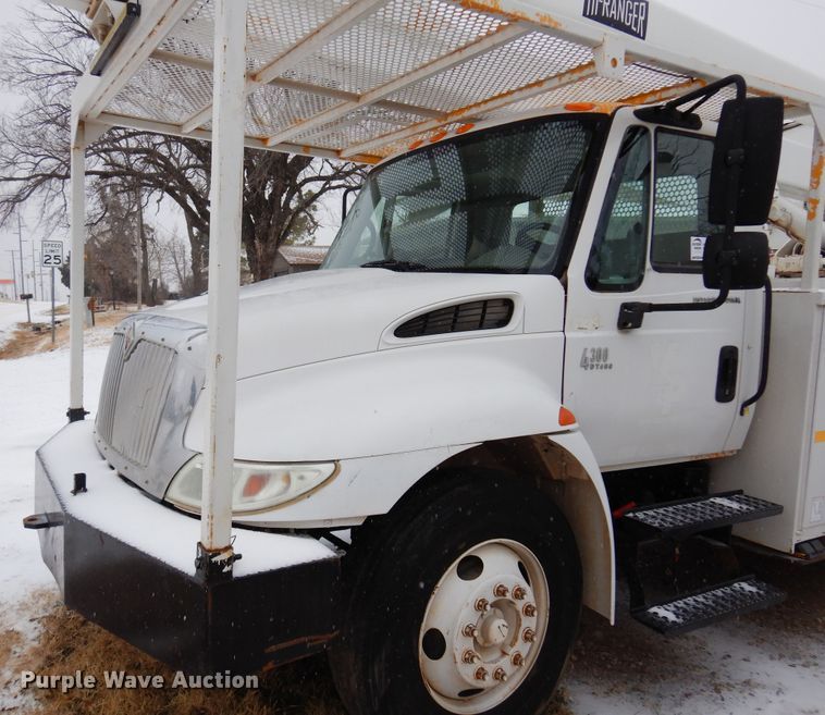image for item DK4287 2006 International 4300  bucket truck