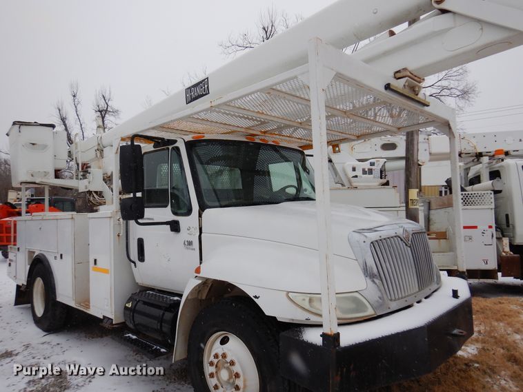image for item DK4287 2006 International 4300  bucket truck