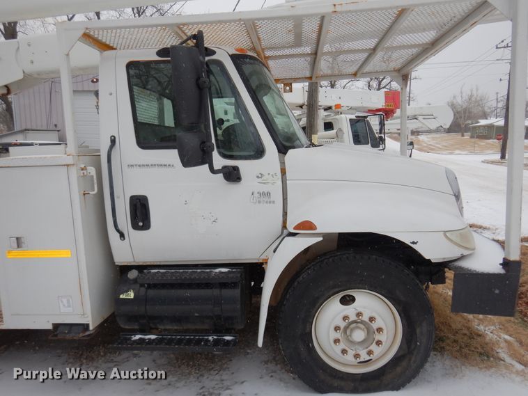 image for item DK4287 2006 International 4300  bucket truck