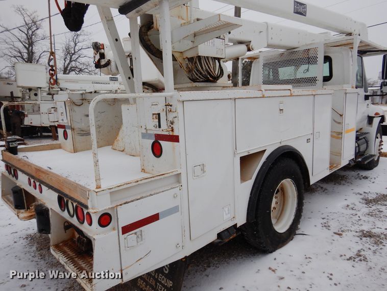 image for item DK4287 2006 International 4300  bucket truck