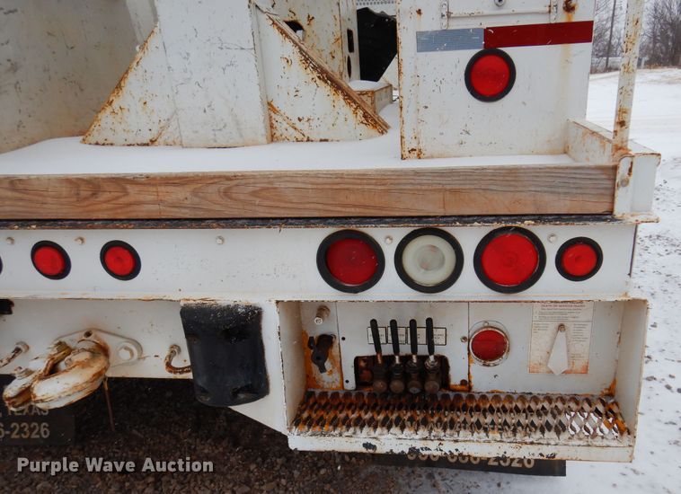 image for item DK4287 2006 International 4300  bucket truck