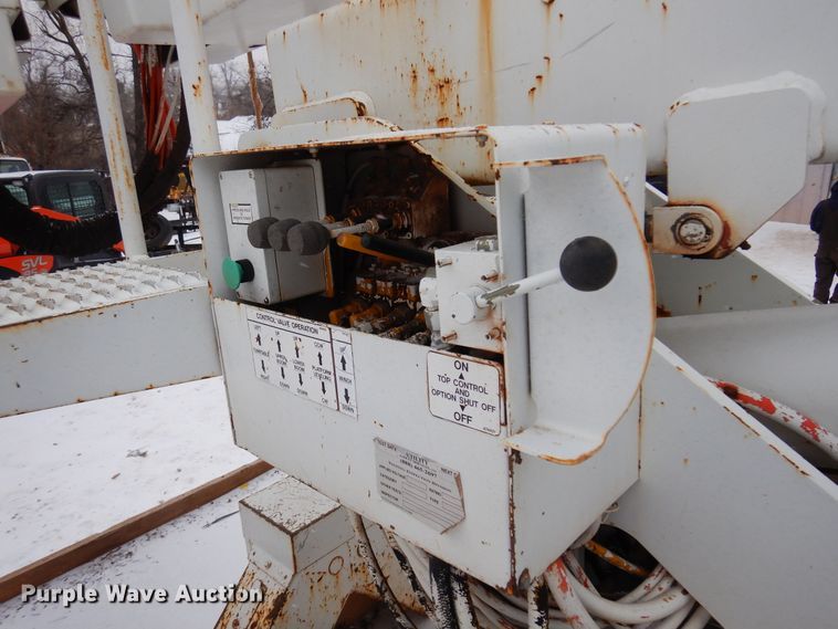 image for item DK4287 2006 International 4300  bucket truck