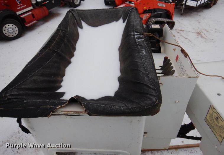 image for item DK4287 2006 International 4300  bucket truck