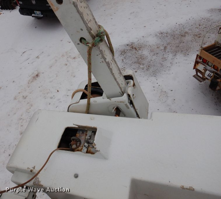 image for item DK4287 2006 International 4300  bucket truck