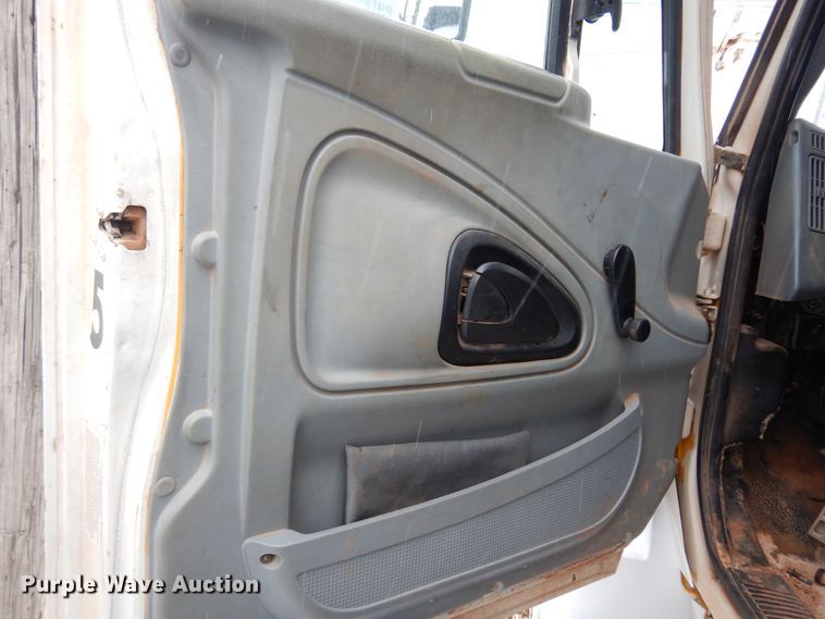 image for item DK4287 2006 International 4300  bucket truck