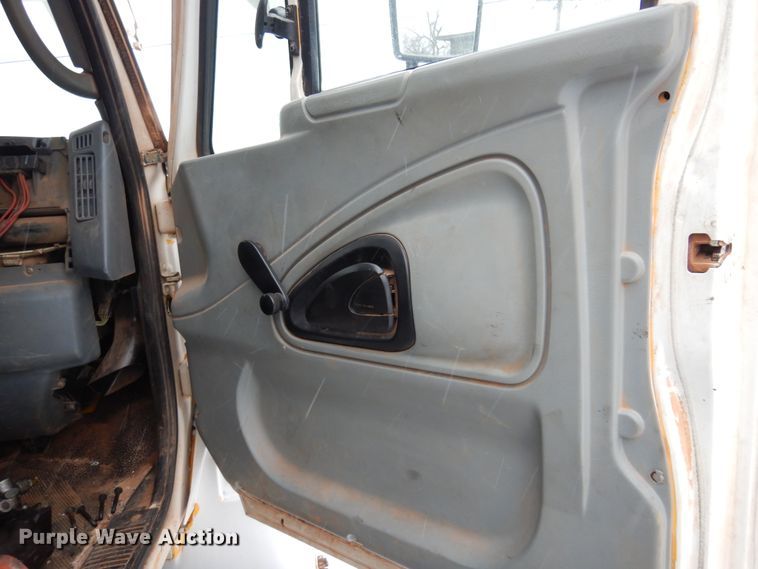 image for item DK4287 2006 International 4300  bucket truck