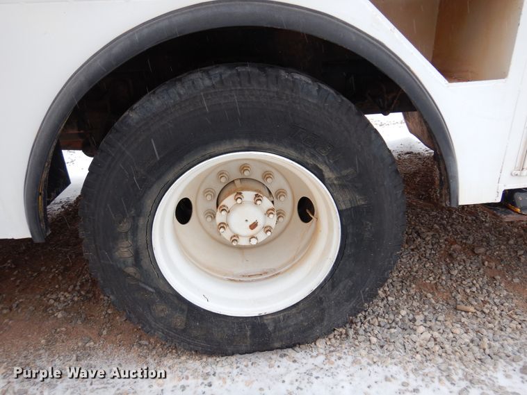 image for item DK4287 2006 International 4300  bucket truck