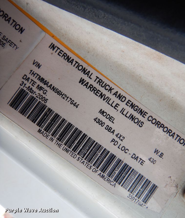 image for item DK4287 2006 International 4300  bucket truck