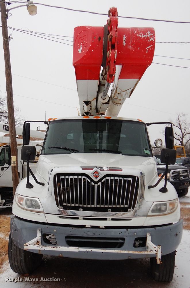 image for item DK4288 2006 International 4400  bucket truck