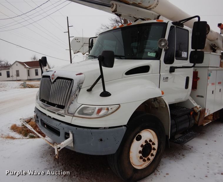 image for item DK4288 2006 International 4400  bucket truck