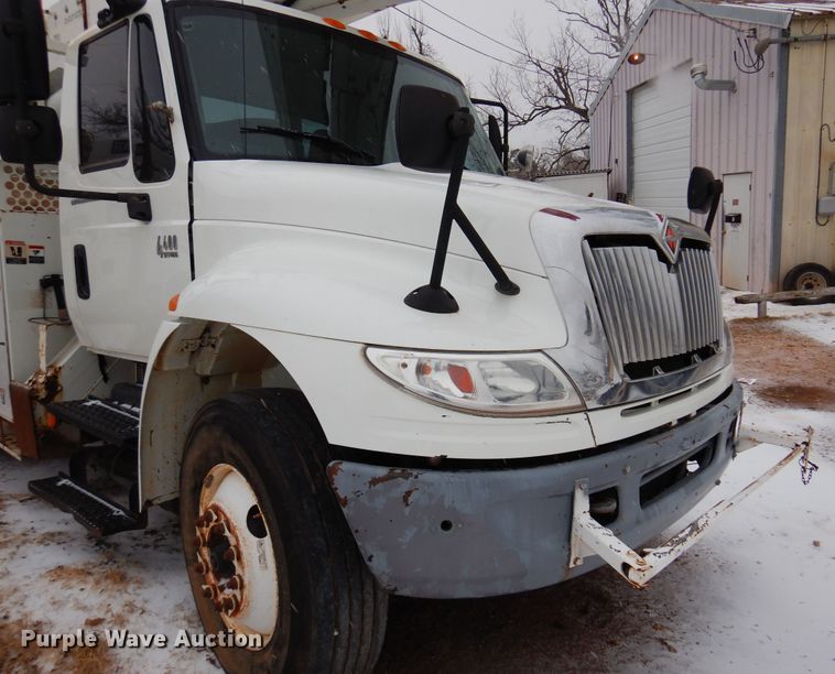 image for item DK4288 2006 International 4400  bucket truck