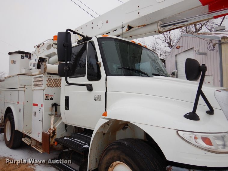 image for item DK4288 2006 International 4400  bucket truck