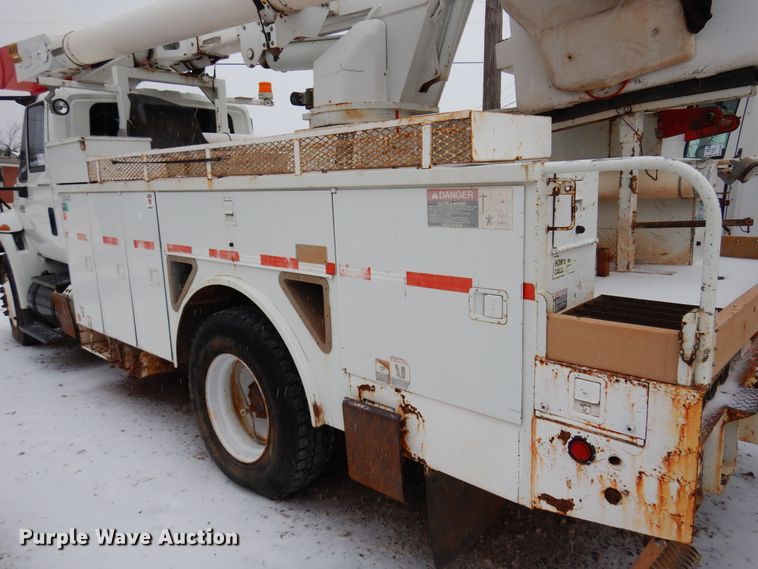image for item DK4288 2006 International 4400  bucket truck