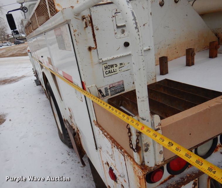 image for item DK4288 2006 International 4400  bucket truck