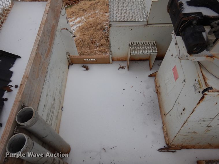 image for item DK4288 2006 International 4400  bucket truck