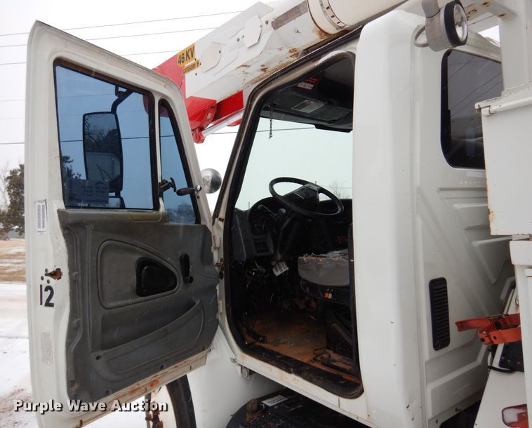 image for item DK4288 2006 International 4400  bucket truck