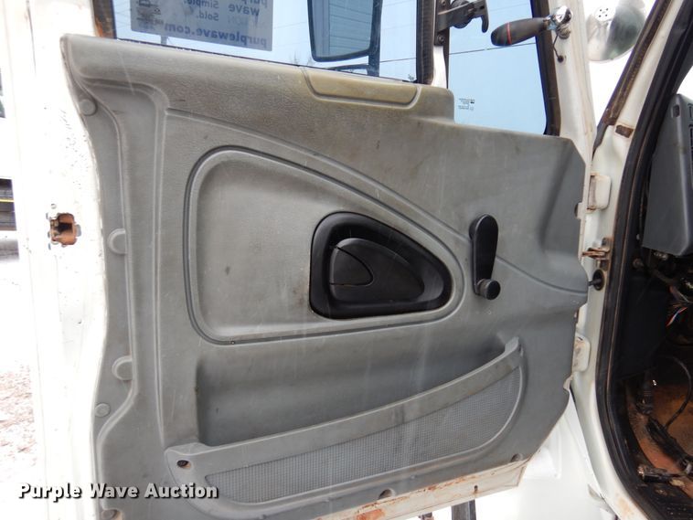 image for item DK4288 2006 International 4400  bucket truck