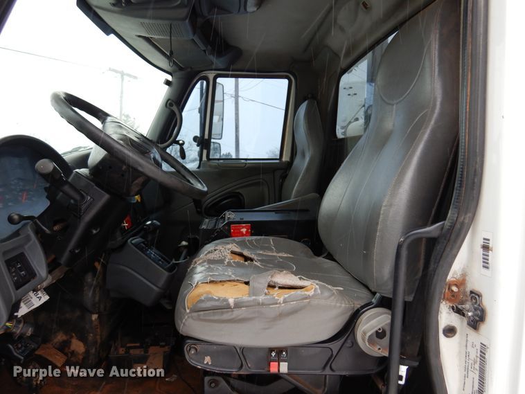 image for item DK4288 2006 International 4400  bucket truck