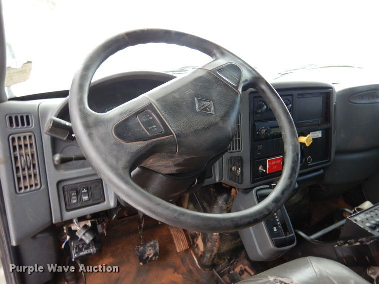 image for item DK4288 2006 International 4400  bucket truck