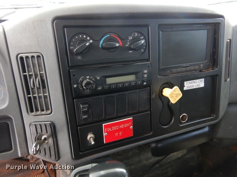 image for item DK4288 2006 International 4400  bucket truck