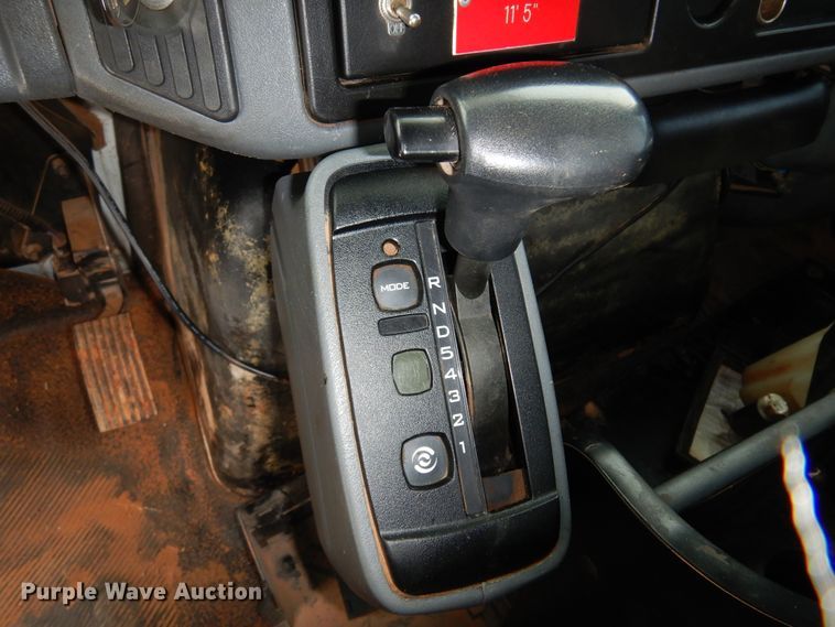 image for item DK4288 2006 International 4400  bucket truck