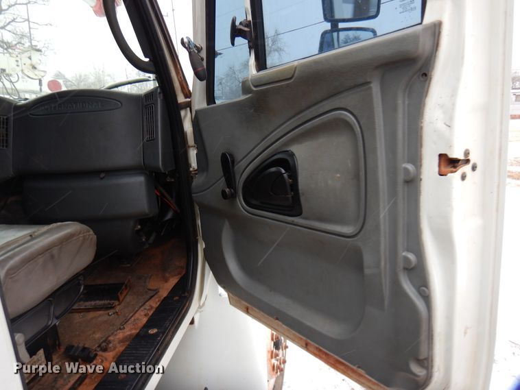 image for item DK4288 2006 International 4400  bucket truck