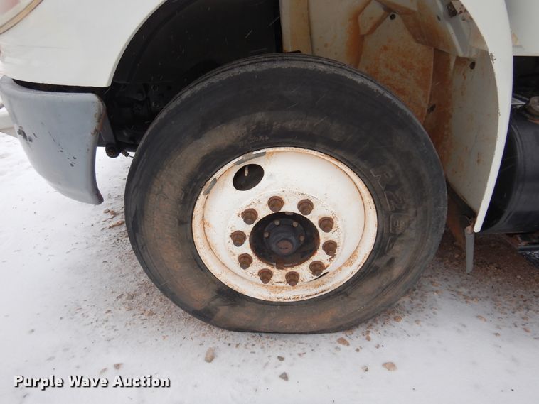 image for item DK4288 2006 International 4400  bucket truck