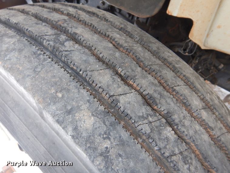 image for item DK4288 2006 International 4400  bucket truck