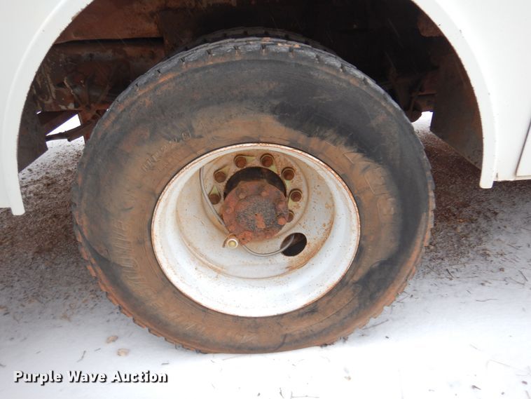 image for item DK4288 2006 International 4400  bucket truck