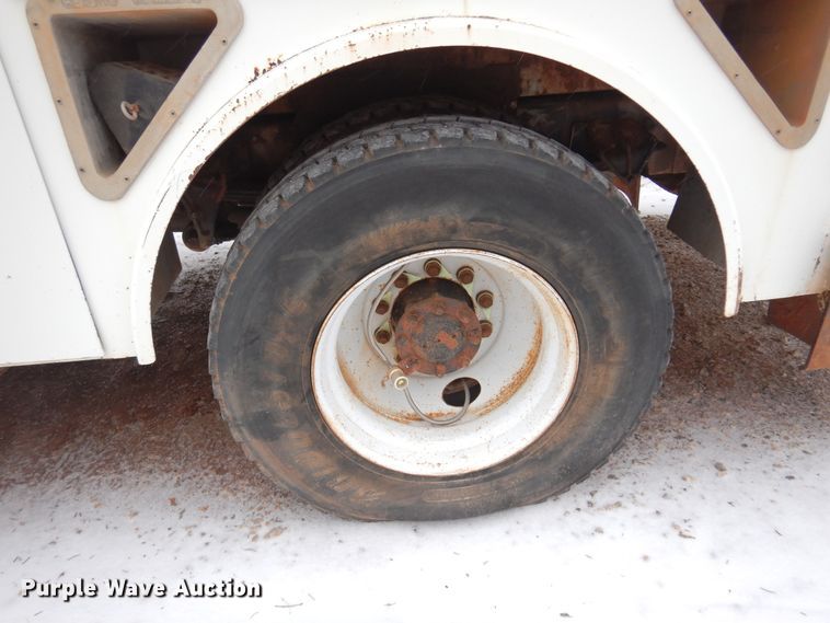 image for item DK4288 2006 International 4400  bucket truck