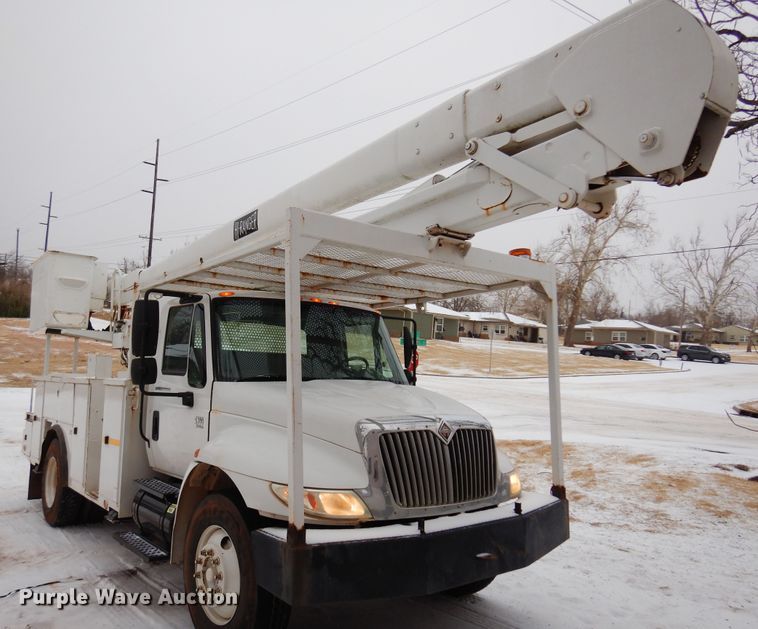 image for item DK4289 2006 International 4300  bucket truck