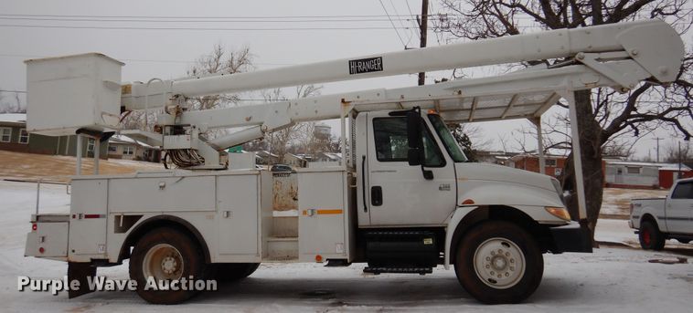 image for item DK4289 2006 International 4300  bucket truck