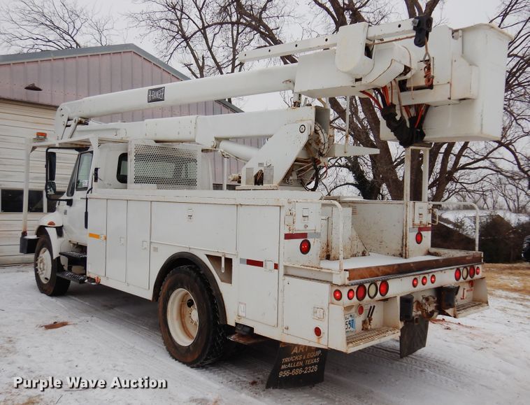 image for item DK4289 2006 International 4300  bucket truck