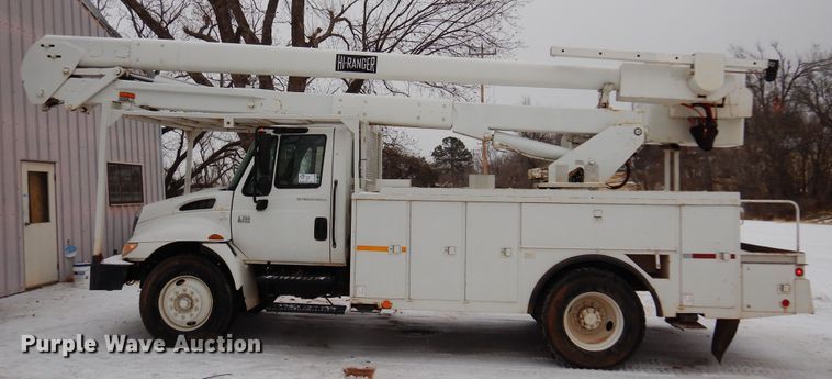 image for item DK4289 2006 International 4300  bucket truck