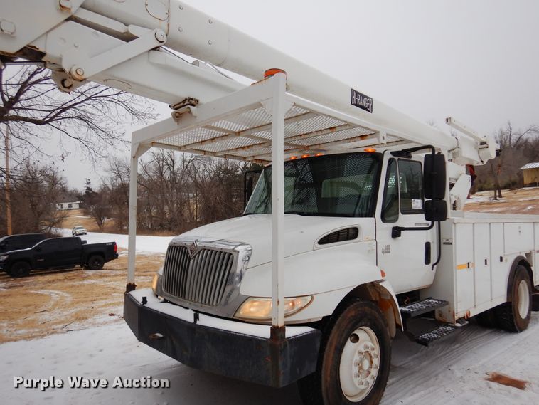 image for item DK4289 2006 International 4300  bucket truck