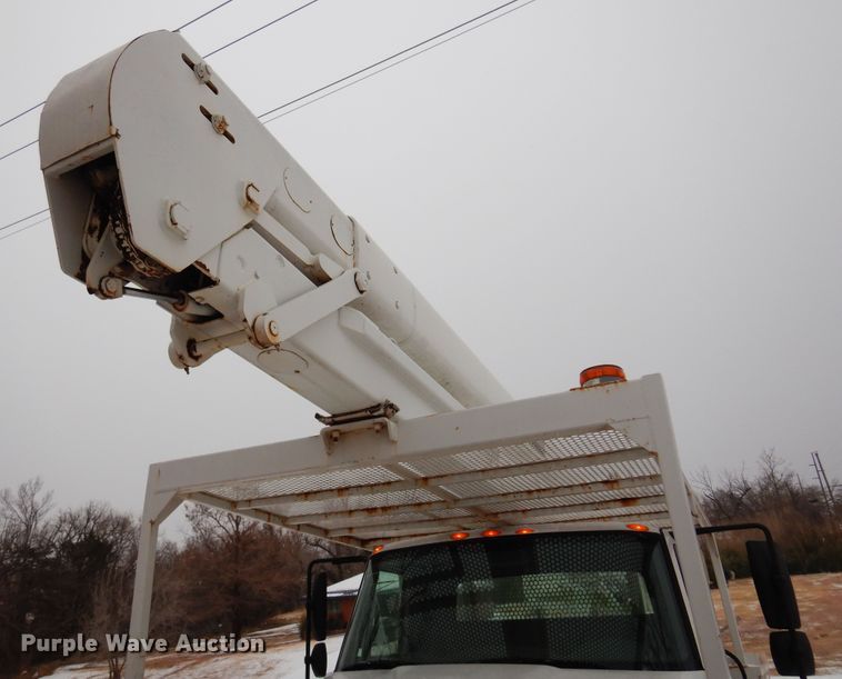 image for item DK4289 2006 International 4300  bucket truck