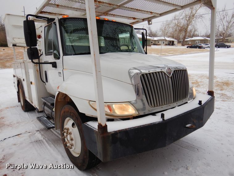 image for item DK4289 2006 International 4300  bucket truck