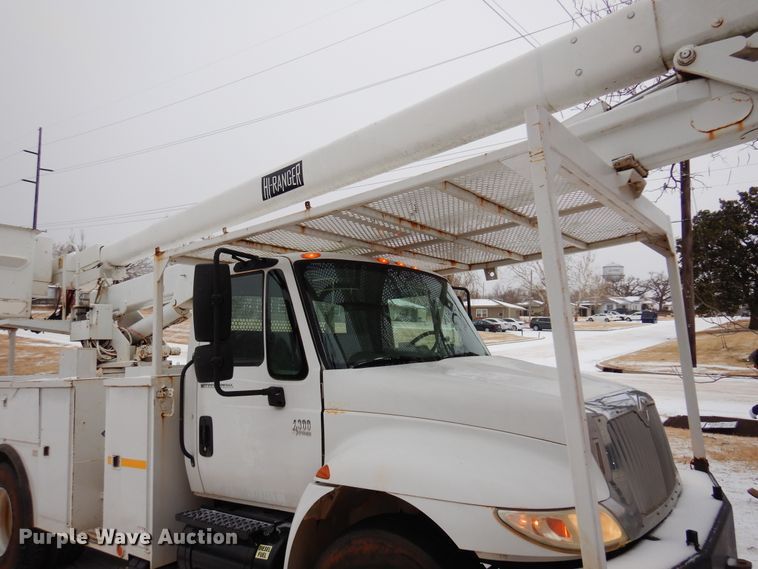 image for item DK4289 2006 International 4300  bucket truck