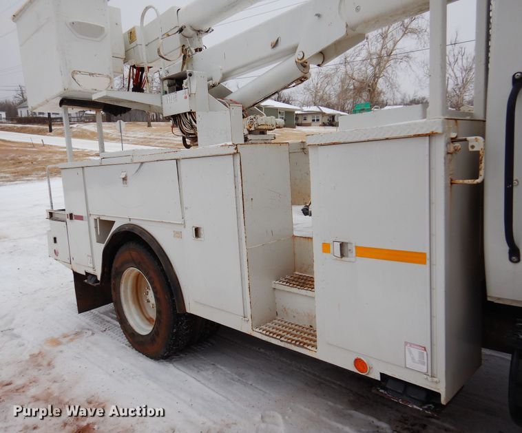 image for item DK4289 2006 International 4300  bucket truck