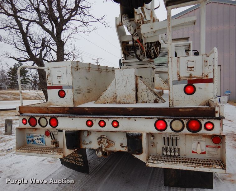 image for item DK4289 2006 International 4300  bucket truck