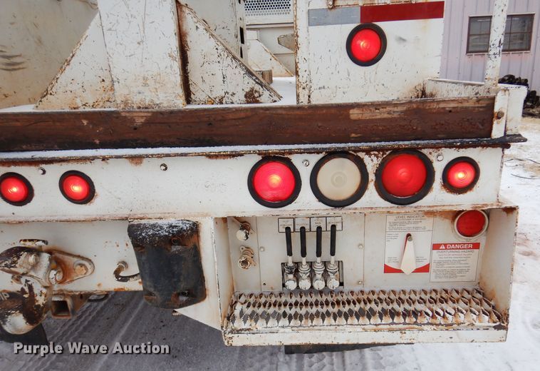 image for item DK4289 2006 International 4300  bucket truck