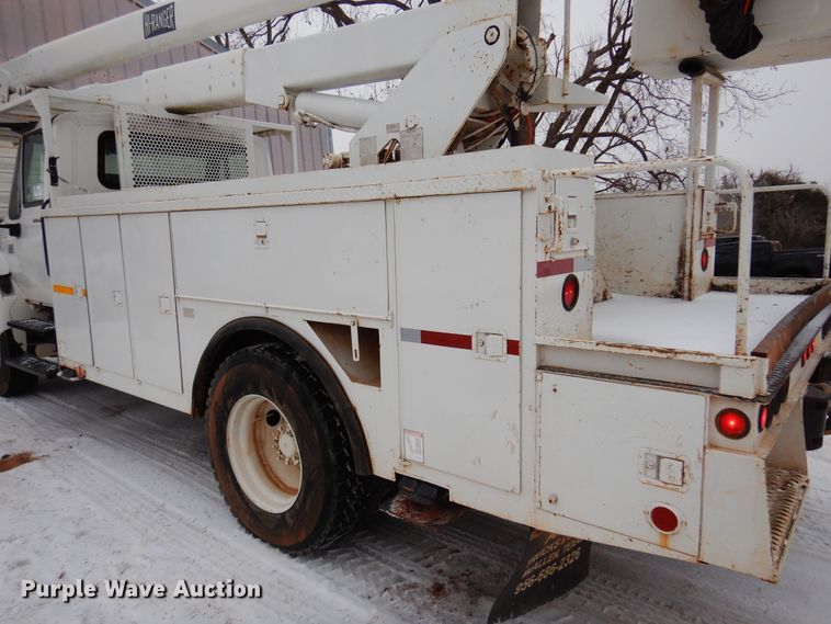 image for item DK4289 2006 International 4300  bucket truck