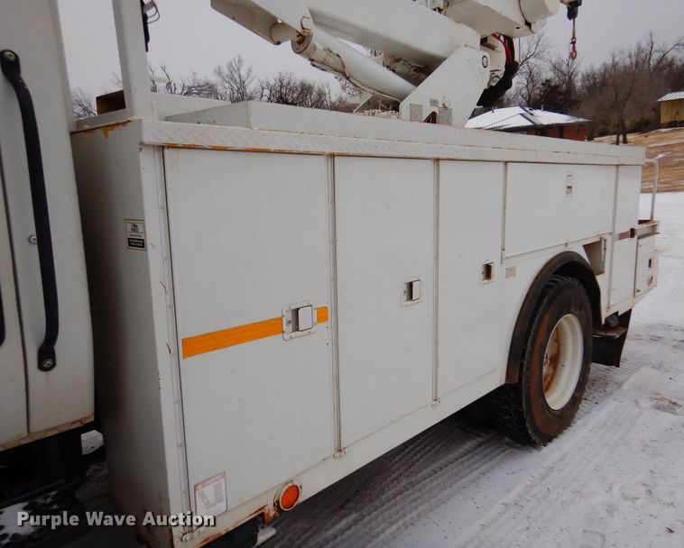 image for item DK4289 2006 International 4300  bucket truck