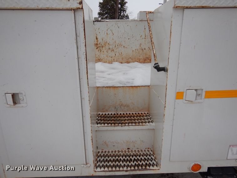 image for item DK4289 2006 International 4300  bucket truck