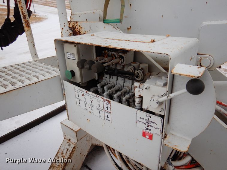 image for item DK4289 2006 International 4300  bucket truck