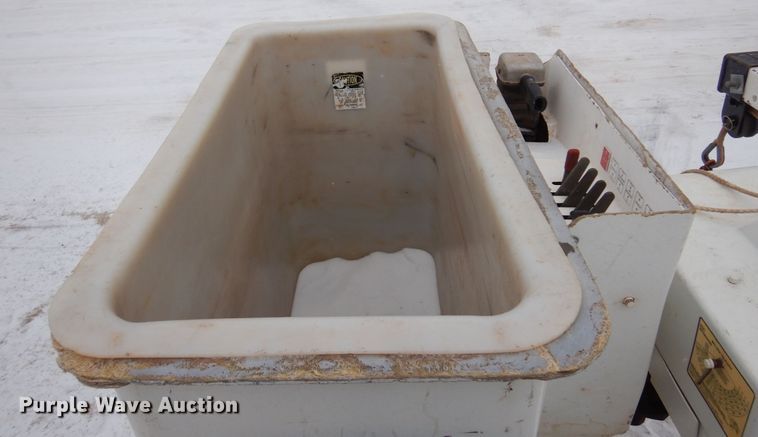 image for item DK4289 2006 International 4300  bucket truck