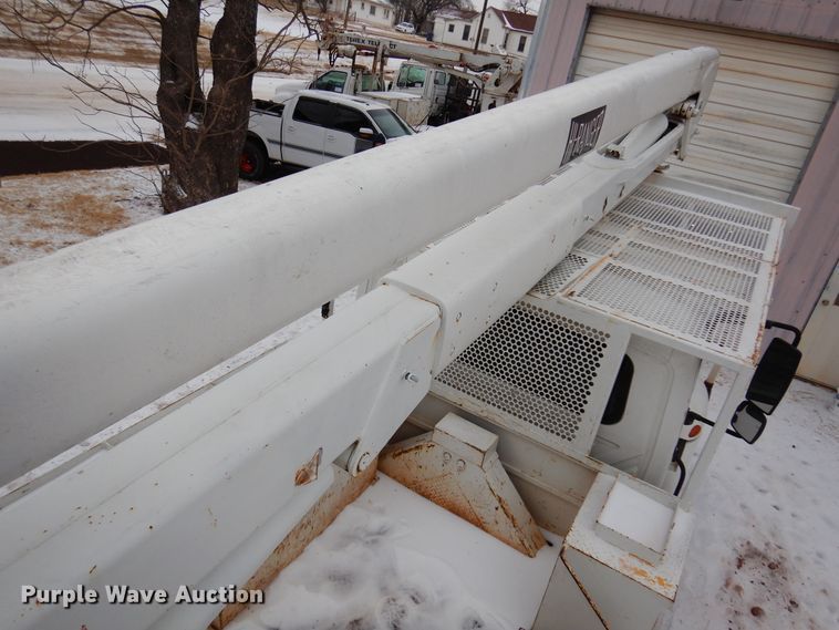 image for item DK4289 2006 International 4300  bucket truck