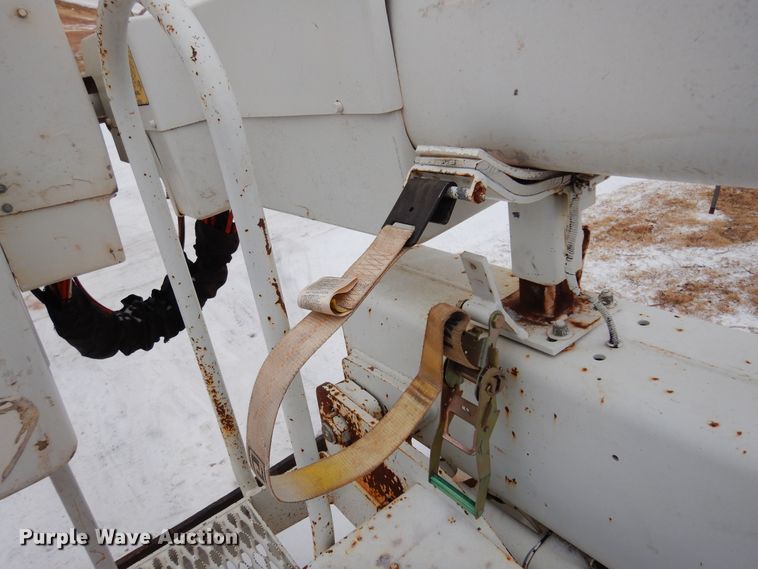 image for item DK4289 2006 International 4300  bucket truck